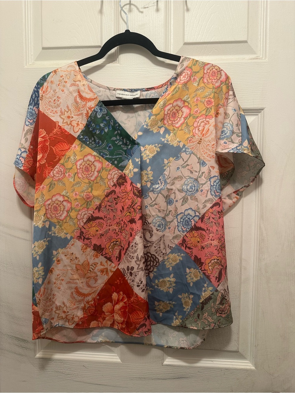 cupcakes & cashmere Multicolor Patchwork Print Floral V-Neck Blouse
